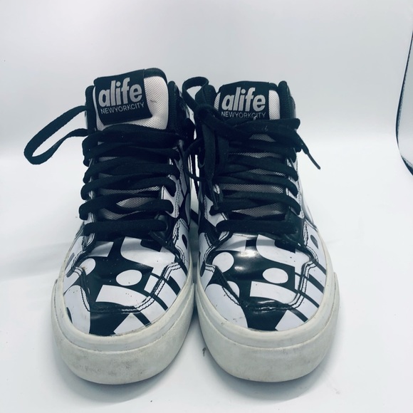 Shoes - Picture 3 of 4